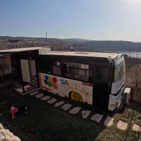The Bus Apartment Majdal Shams Bagian luar foto