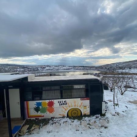 The Bus Apartment Majdal Shams Bagian luar foto