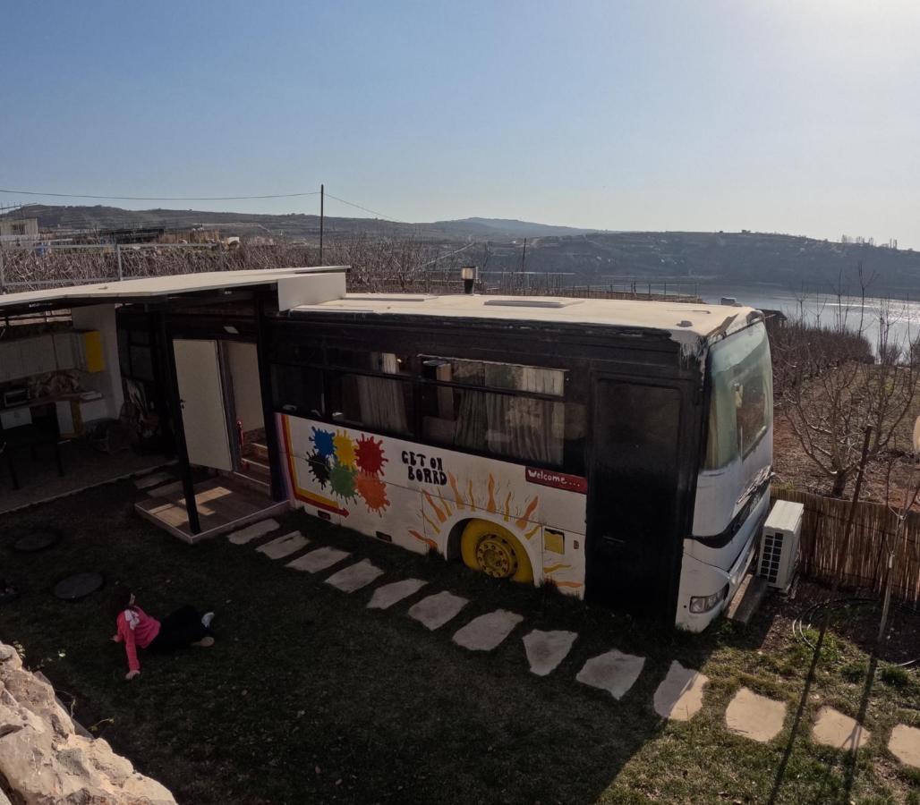 The Bus Apartment Majdal Shams Bagian luar foto