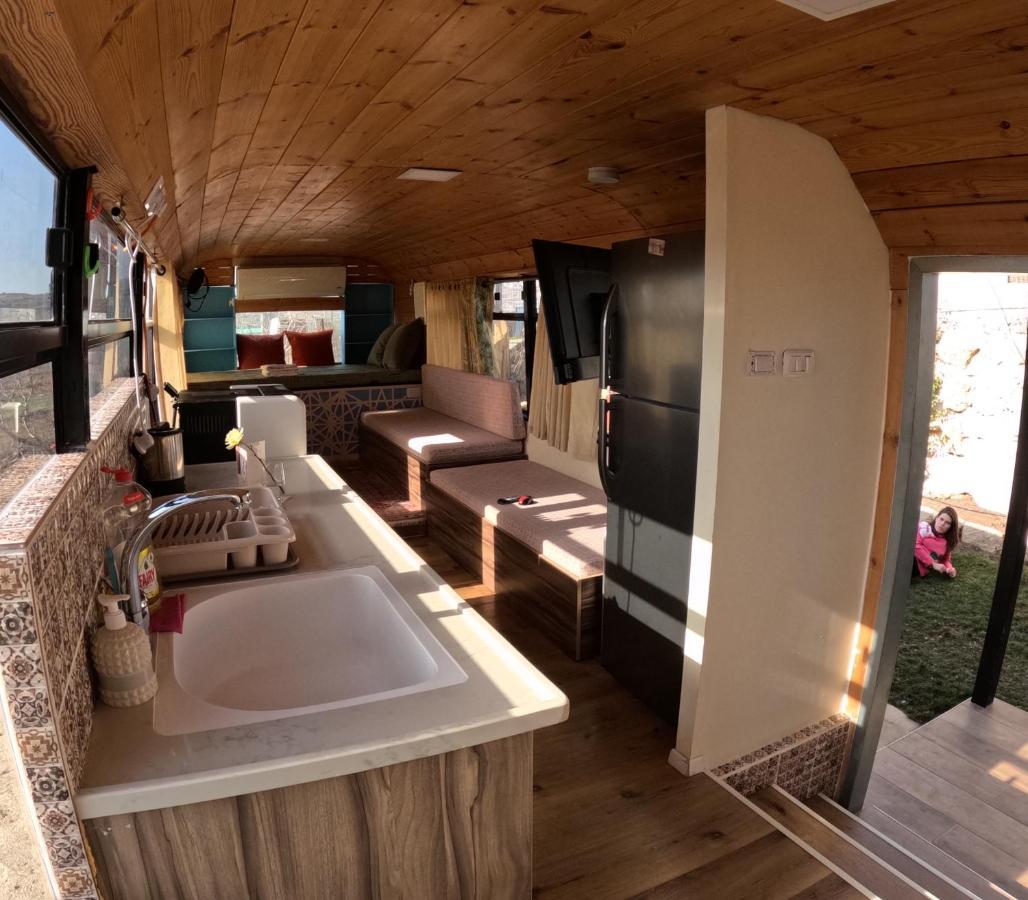 The Bus Apartment Majdal Shams Bagian luar foto