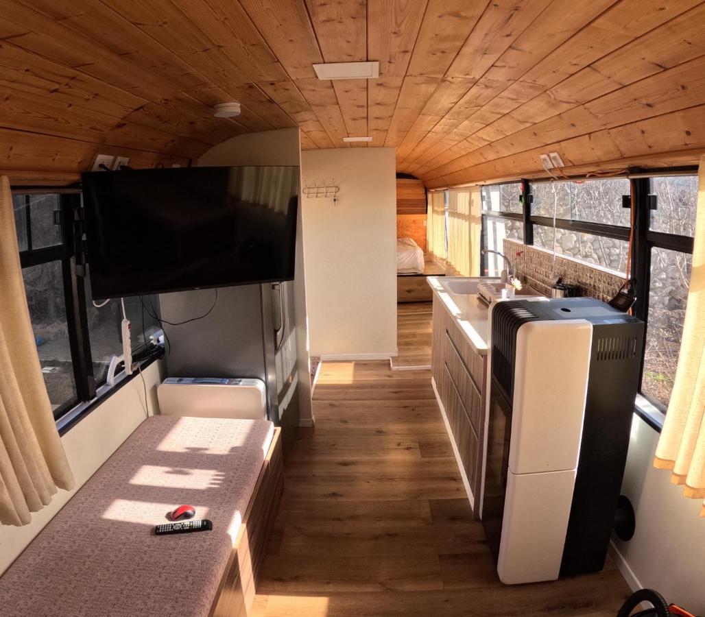 The Bus Apartment Majdal Shams Bagian luar foto